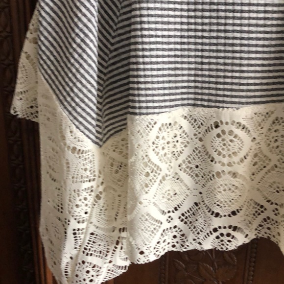 UMGEE lace trim V-neck BoHo tank nwot - Picture 6 of 8